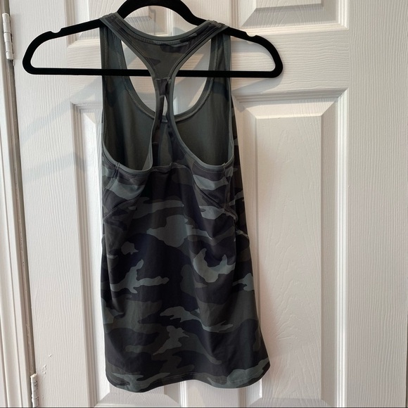 Athleta Limitless Camo Olive Keyhole Tank size XS - Picture 4 of 7
